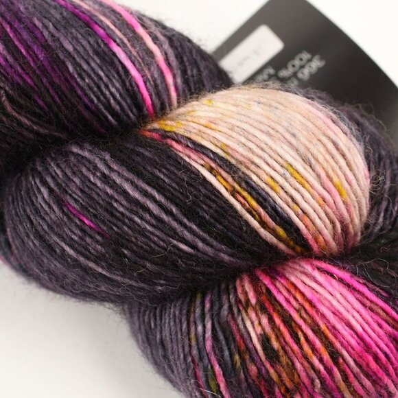 Olann Singles Sock Yarn Superwash Merino Hand Dyed Chimera - Picture 2 of 3